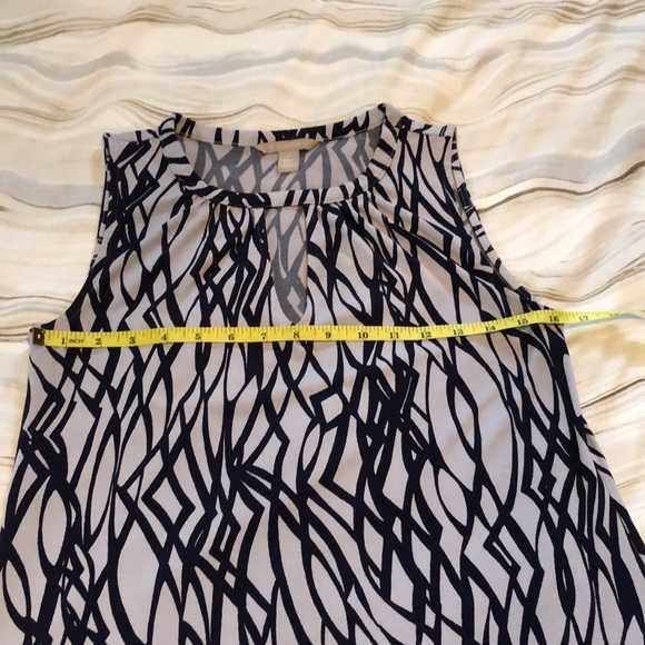 Banana Republic Navy Print Keyhole Sleeveless Top - Picture 4 of 5